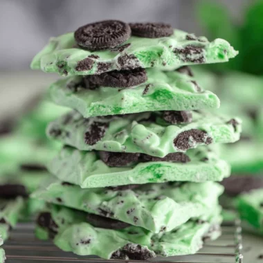 Deliciously Easy Mint Oreo Bark Recipe