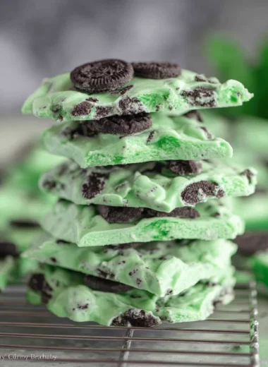 Deliciously Easy Mint Oreo Bark Recipe