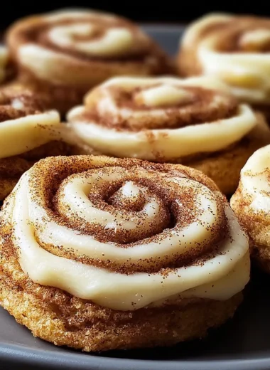 Sweet Cinnamon Roll Cheesecake Cookies Recipe
