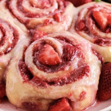 Delicious Strawberry Cinnamon Rolls Recipe