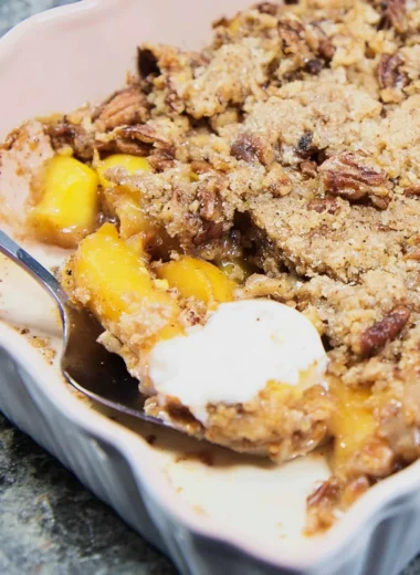 Deliciously Easy Pecan Peach Crisp Recipe