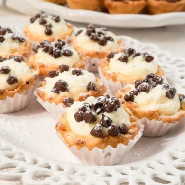 Delightful Mini Cannoli Cups Recipe