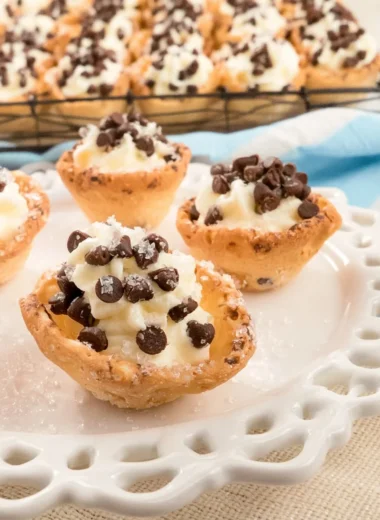Delightful Mini Cannoli Cups Recipe