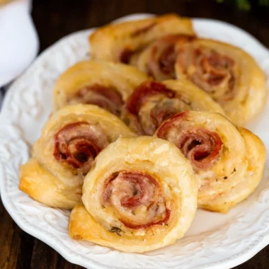 Easy Cheesy Pepperoni Pinwheels Recipe