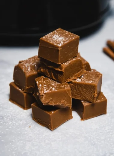 Slow Cooker Gingerbread Fudge Recipe (Easy and Delicious!)
