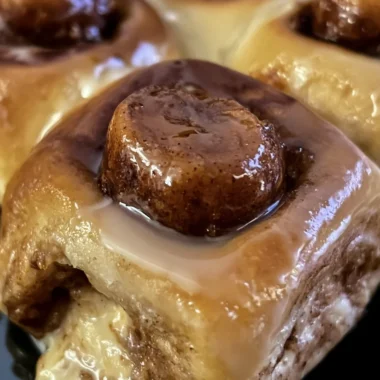 Delicious Cream Cheese-Filled Hawaiian Cinnamon Rolls Recipe