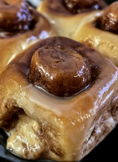 Delicious Cream Cheese-Filled Hawaiian Cinnamon Rolls Recipe